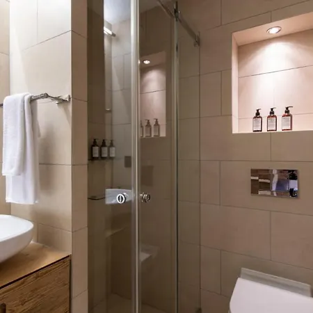 Hier Haben Sie Viel Platz Drinnen Und Draussen *